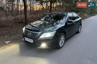 Седан Toyota Camry 2012 в Ровно