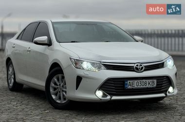 Седан Toyota Camry 2014 в Дніпрі