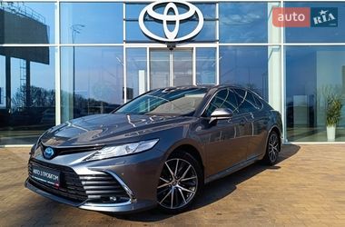 Седан Toyota Camry 2023 в Киеве