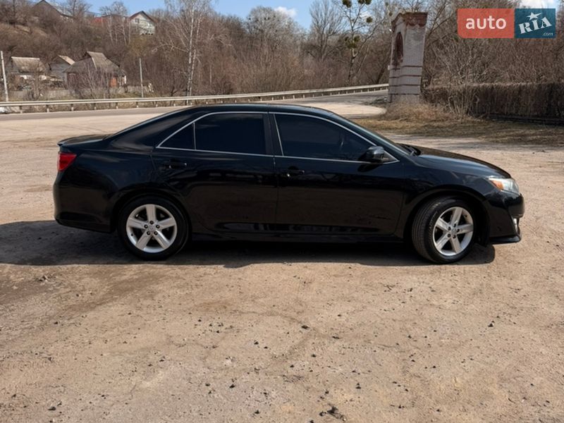 Седан Toyota Camry 2014 в Киеве