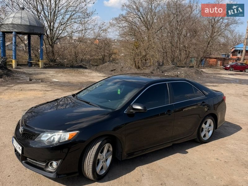 Седан Toyota Camry 2014 в Киеве
