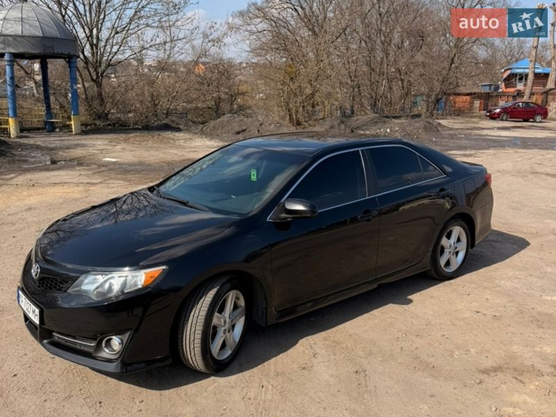 Седан Toyota Camry 2014 в Киеве