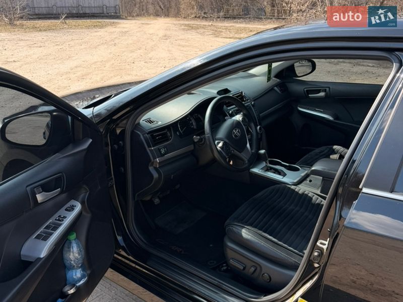 Седан Toyota Camry 2014 в Киеве