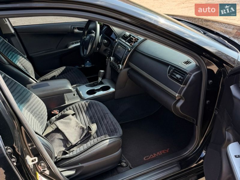 Седан Toyota Camry 2014 в Киеве