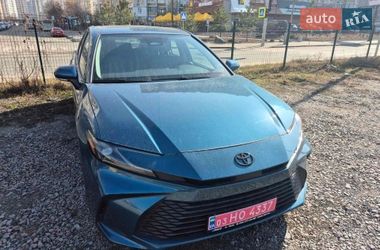 Седан Toyota Camry 2025 в Києві