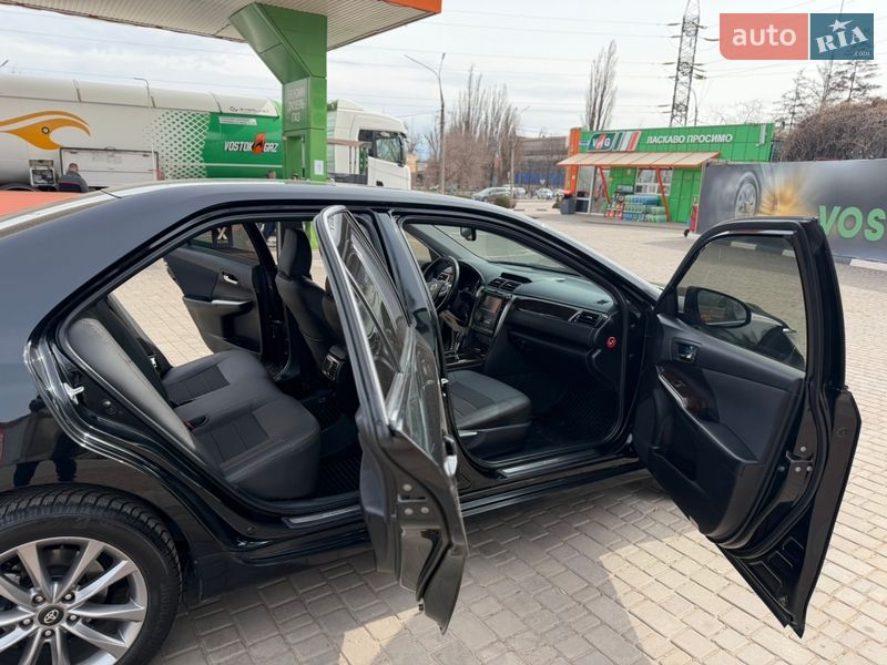 Седан Toyota Camry 2014 в Кривом Роге