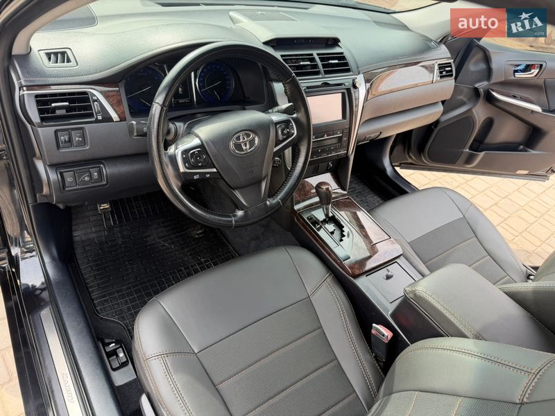 Седан Toyota Camry 2014 в Кривом Роге