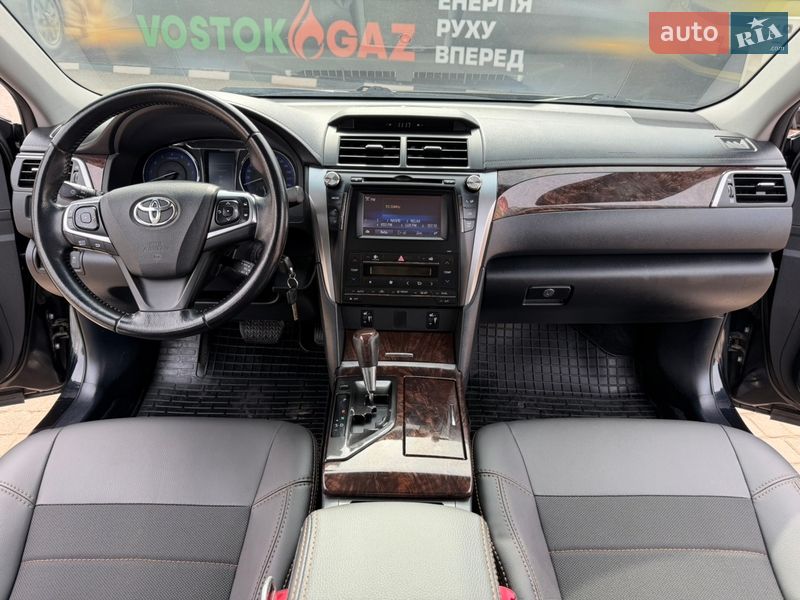 Седан Toyota Camry 2014 в Кривом Роге