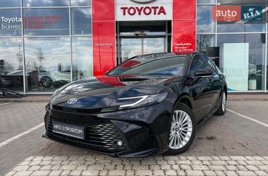 Седан Toyota Camry 2025 в Виннице