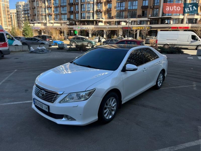 Седан Toyota Camry 2012 в Киеве