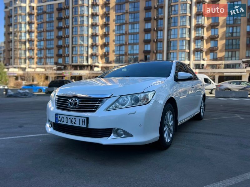 Седан Toyota Camry 2012 в Киеве