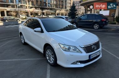 Седан Toyota Camry 2012 в Киеве