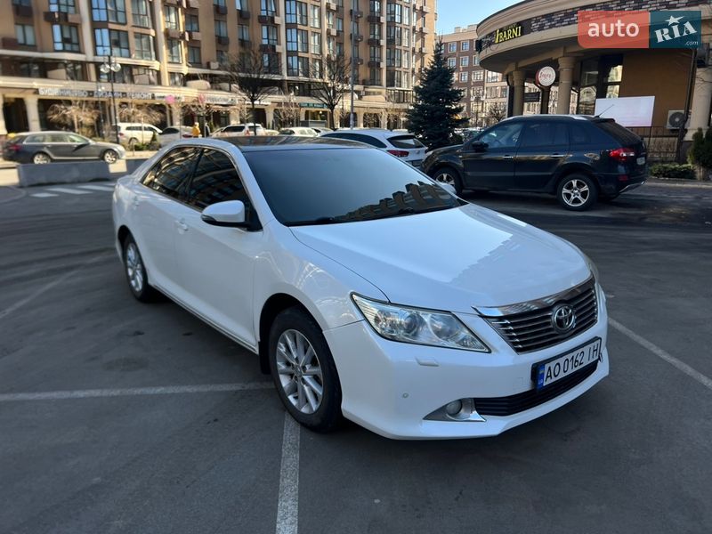 Седан Toyota Camry 2012 в Киеве