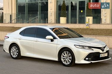 Седан Toyota Camry 2018 в Дніпрі