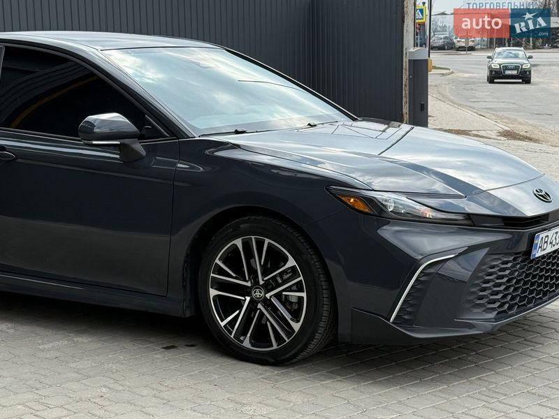 Седан Toyota Camry 2024 в Виннице