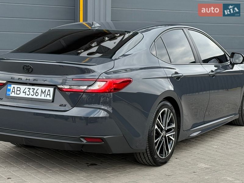 Седан Toyota Camry 2024 в Виннице