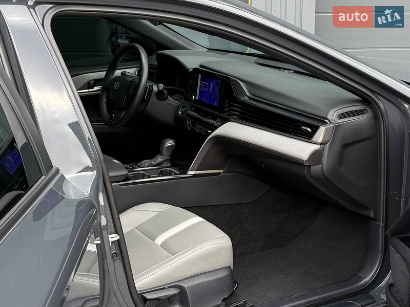Седан Toyota Camry 2024 в Виннице