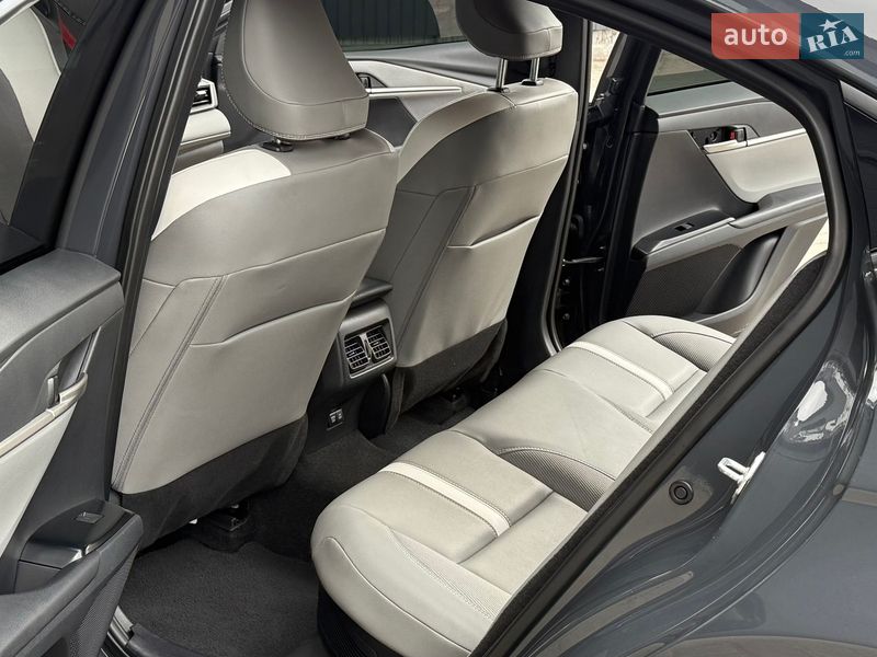 Седан Toyota Camry 2024 в Виннице