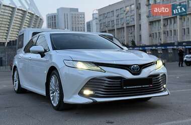Седан Toyota Camry 2020 в Києві