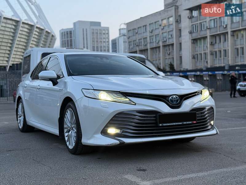Седан Toyota Camry 2020 в Киеве