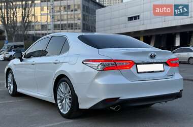 Седан Toyota Camry 2020 в Киеве