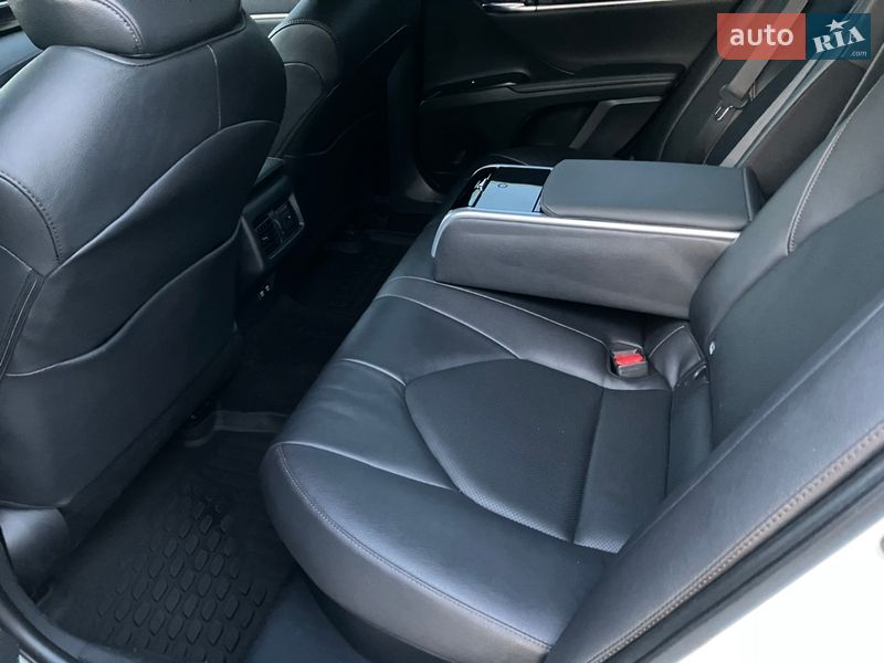 Седан Toyota Camry 2020 в Киеве