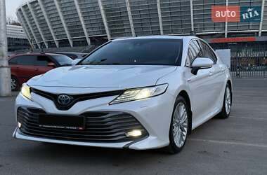 Седан Toyota Camry 2020 в Києві