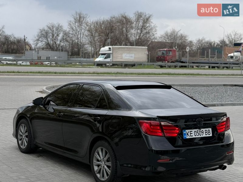 Седан Toyota Camry 2011 в Днепре