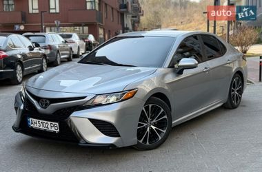 Седан Toyota Camry 2019 в Львові