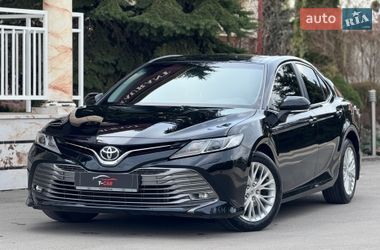 Седан Toyota Camry 2017 в Тернополе