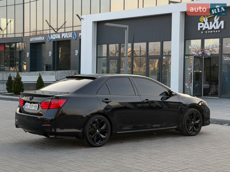 Седан Toyota Camry 2011 в Днепре