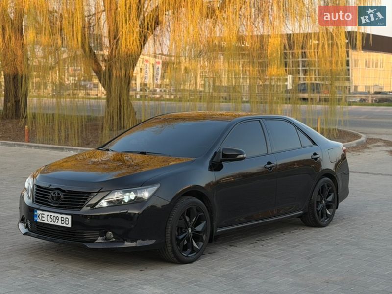 Седан Toyota Camry 2011 в Днепре