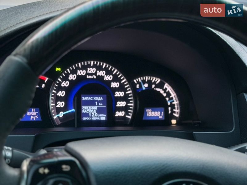 Седан Toyota Camry 2011 в Днепре