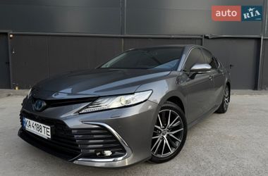 Седан Toyota Camry 2023 в Києві