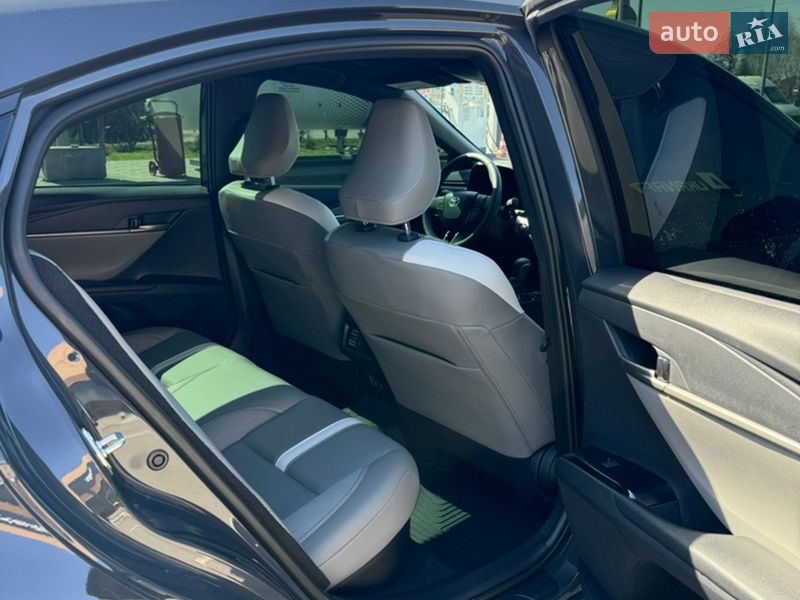 Седан Toyota Camry 2025 в Днепре