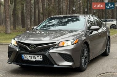Седан Toyota Camry 2018 в Чернігові
