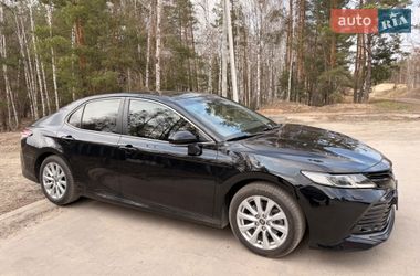 Седан Toyota Camry 2019 в Гостомеле