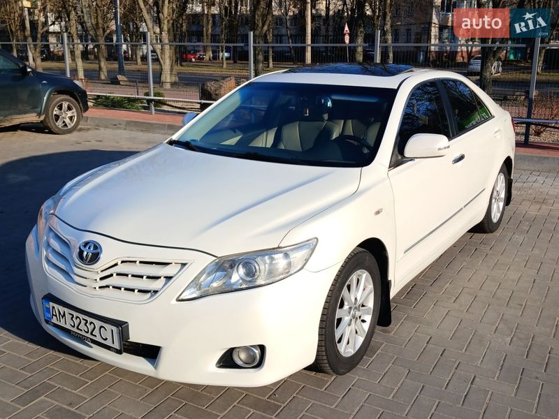 Седан Toyota Camry 2011 в Кременчуге