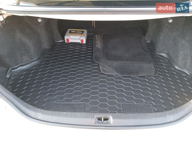 Седан Toyota Camry 2011 в Кременчуге