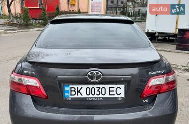 Седан Toyota Camry 2008 в Рівному