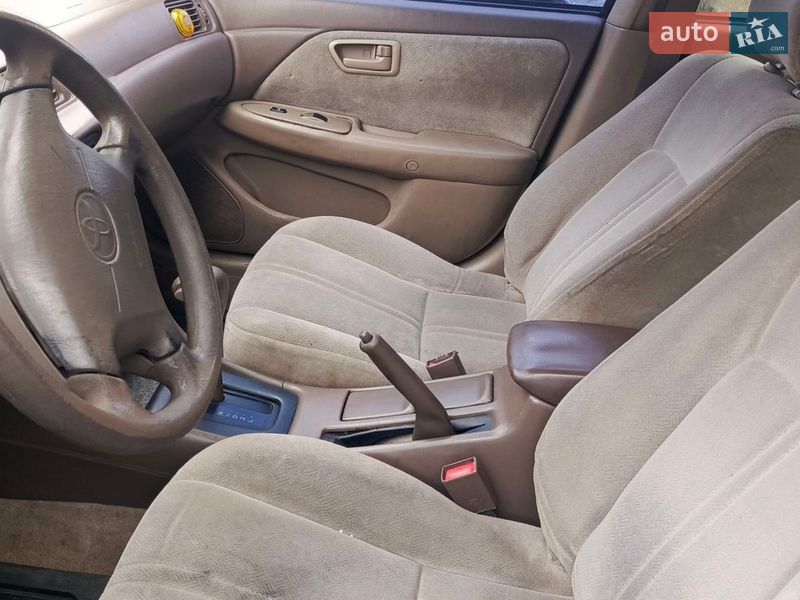 Седан Toyota Camry 2000 в Киеве