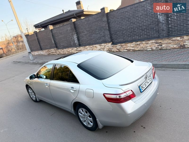 Седан Toyota Camry 2007 в Киеве