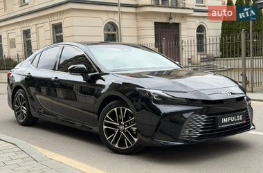 Седан Toyota Camry 2025 в Киеве