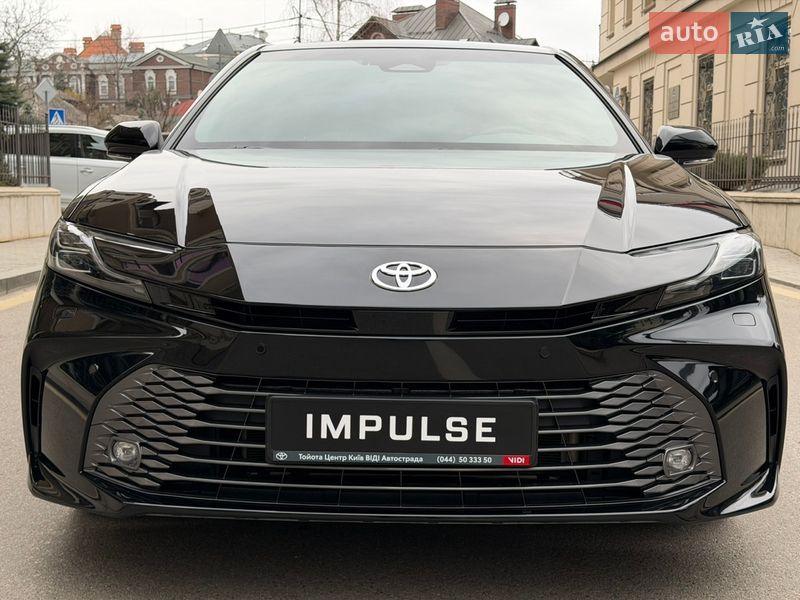 Седан Toyota Camry 2025 в Киеве