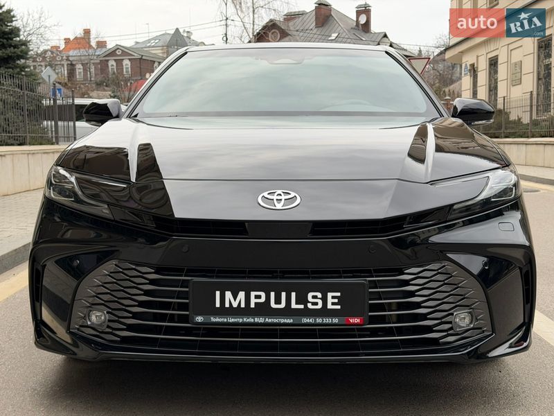 Седан Toyota Camry 2025 в Киеве
