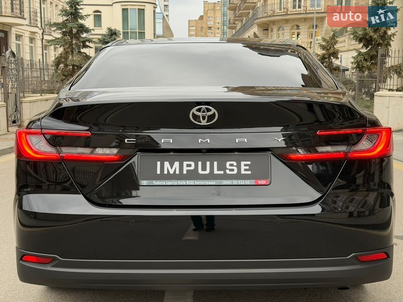 Седан Toyota Camry 2025 в Киеве