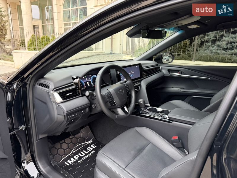 Седан Toyota Camry 2025 в Киеве