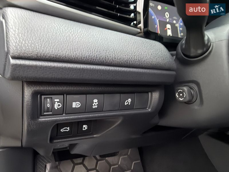 Седан Toyota Camry 2025 в Киеве