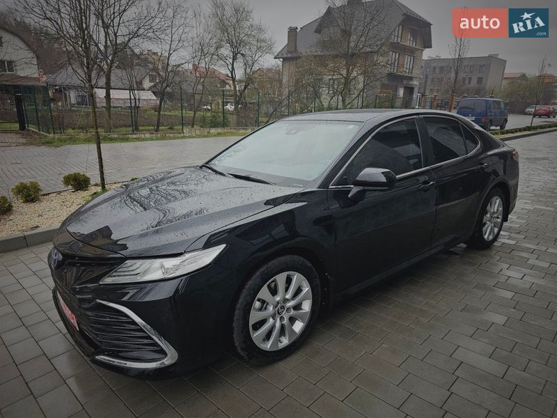 Седан Toyota Camry 2021 в Львове