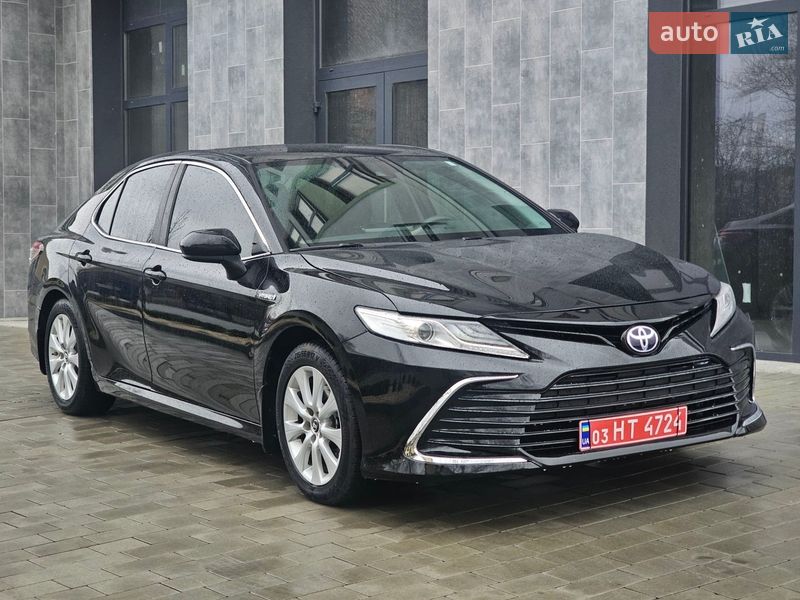 Седан Toyota Camry 2021 в Львове